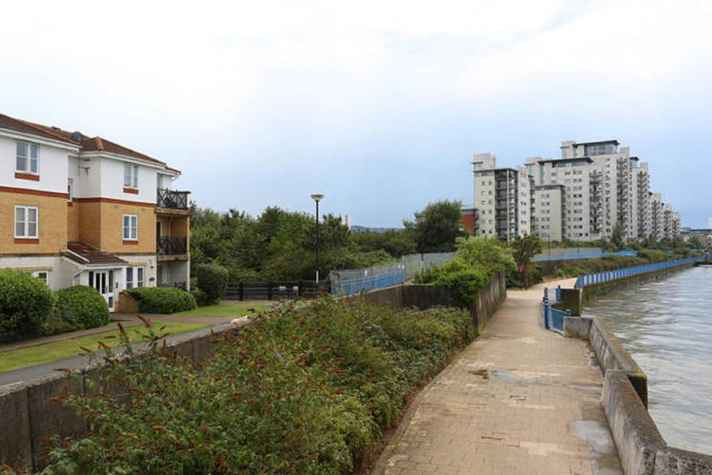 Quiet Riverside Apartment London Zimmer foto